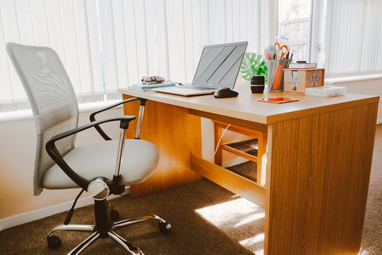Tips for Choosing a Comfortable Desk Chair for All-Day Support